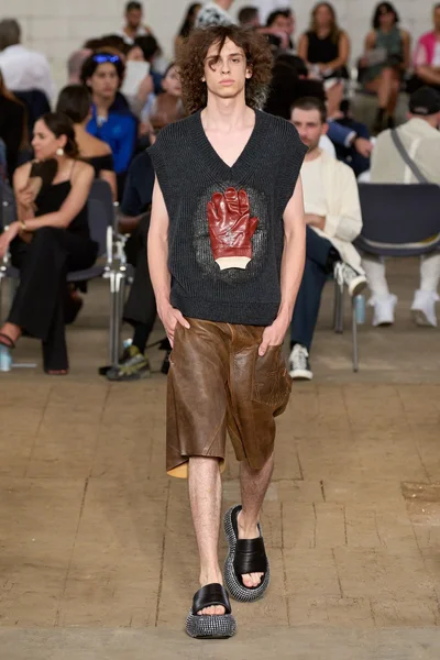 Look 17